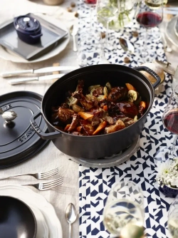 STAUB Чугунная кокотница овальная 4,2 л 29 см черная