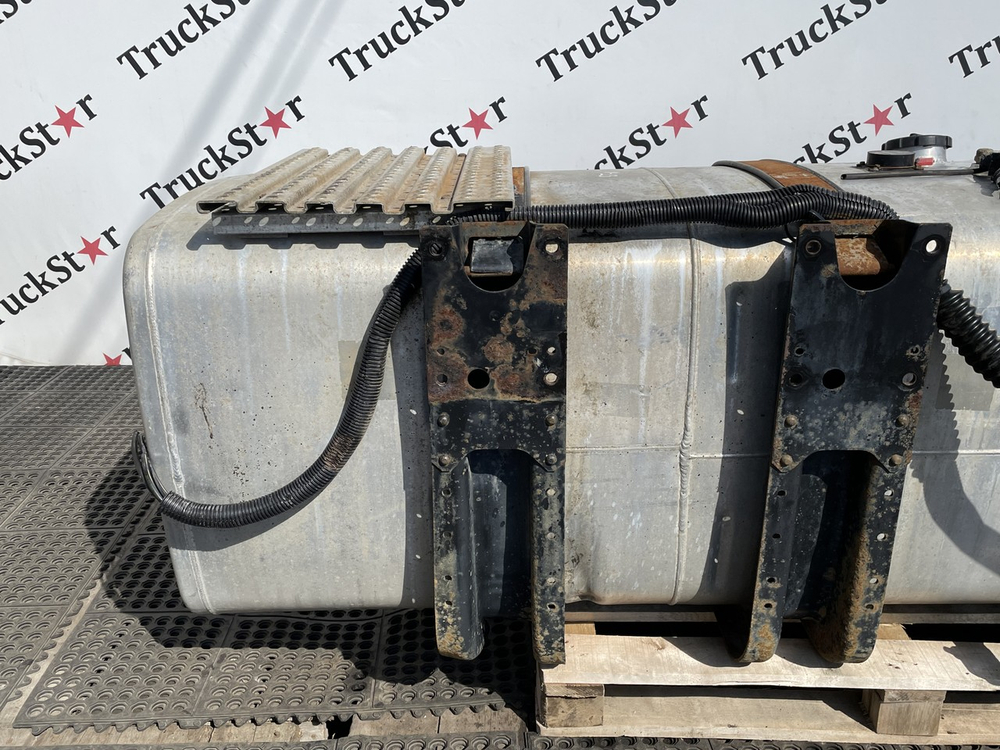 Бак топливный 760L + 100L AdBlue