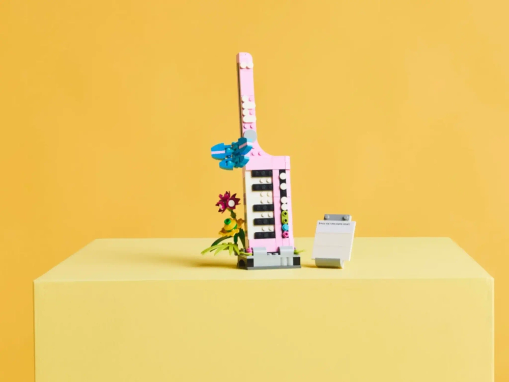 Конструктор LEGO Creator 31169 Пишущая машинка с цветами, 3в1