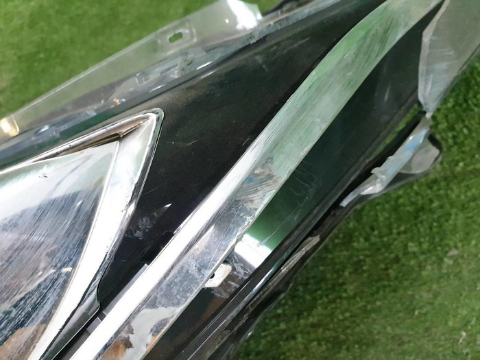 Битая Фара левая Toyota Corolla E160 15-19 галоген