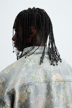 ZARA ДЖИНСОВАЯ КУРТКА С ЦВЕТОЧНЫМ ПРИНТОМ, РАЗНОЦВЕТНЫЙ