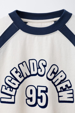 ZARA ФУТБОЛКА С РЕГЛАНОМ И РЕЛЬЕФНЫМ ТЕКСТОМ, ЖЕЛТОВАТО-БЕЛЫЙ