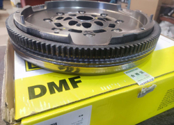 Новый маховик двухмассовый LUK 415033410 MQ250