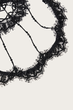 ГОЛОВНОЙ УБОР, РАСШИТЫЙ КРУЖЕВОМ И БИСЕРОМ