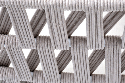 "Диего" кресло плетеное из роупа, основание дуб, каркас алюминий светло-серый (RAL7035) шагрень, роуп бежевый круглый, ткань бежевая 15052