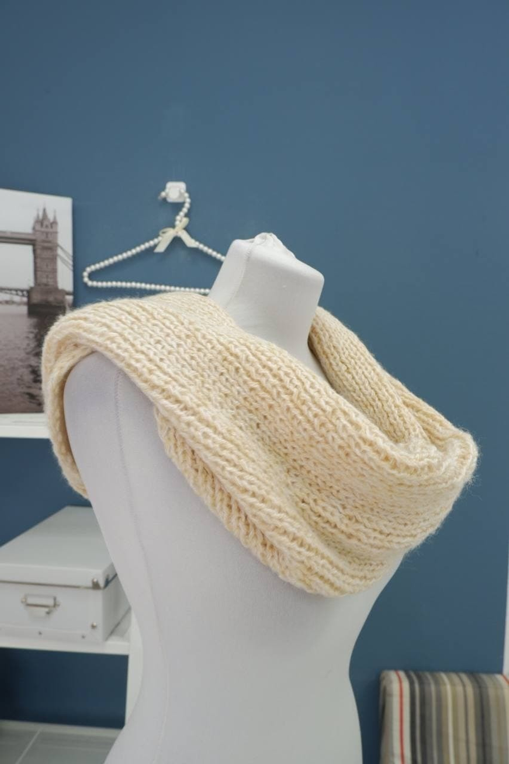 Шарф-снуд вязаный бежевый