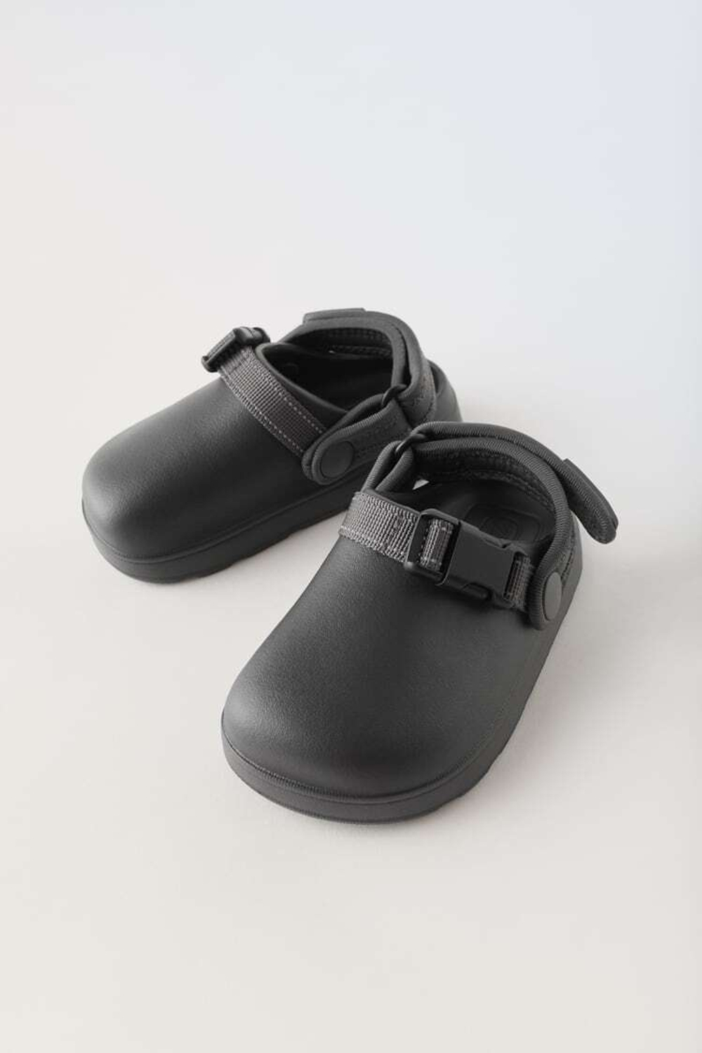 ZARA РЕЗИНОВЫЕ САБО, ЧЕРНЫЙ