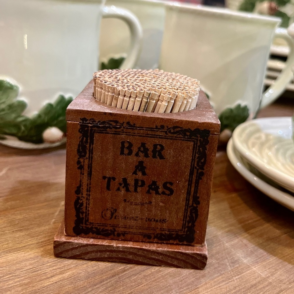 Коробка с зубочистками