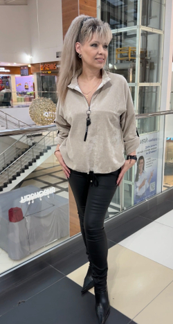 Толстовка-свитшот из микро-вельвета в бежевом цвете