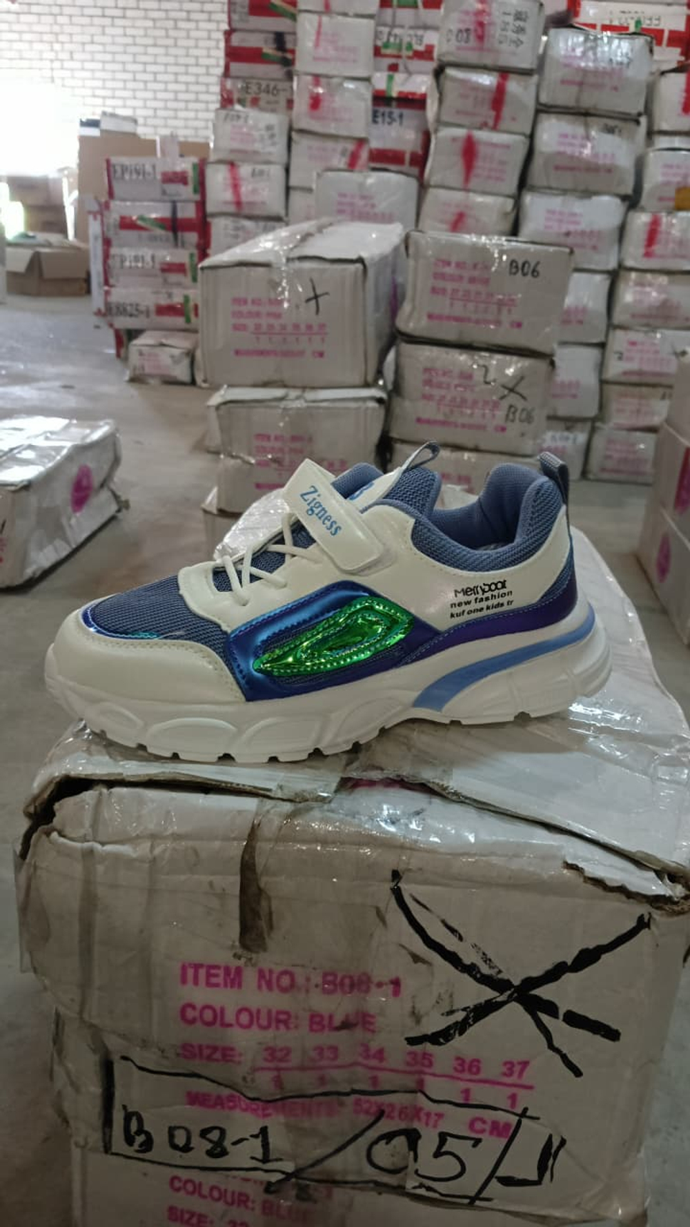 Кроссовки детские