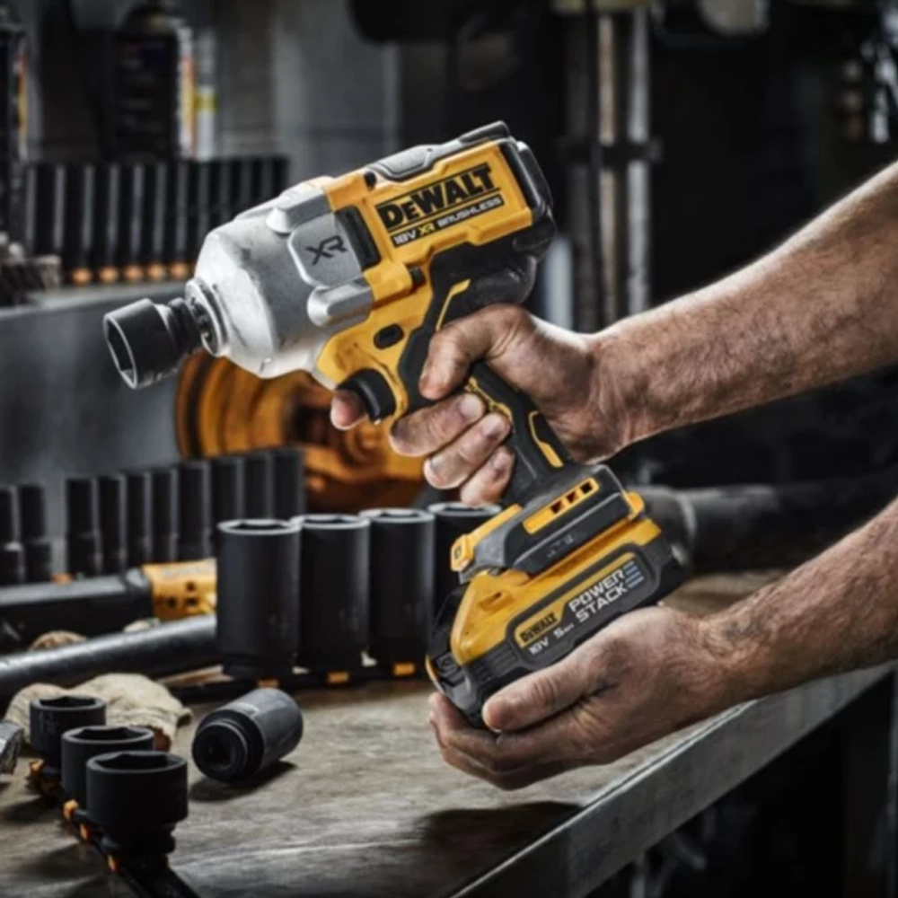 DeWalt DCF961NT аккумуляторная гайковерт (без АКБ и ЗУ) DCF961NT-XJ