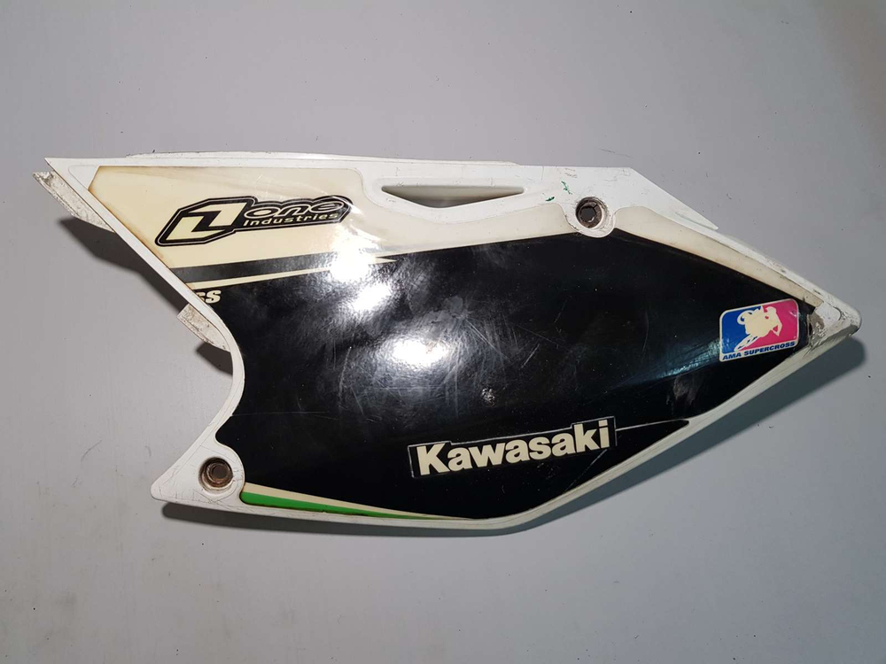 пластик задний левый Kawasaki KX250F 2004