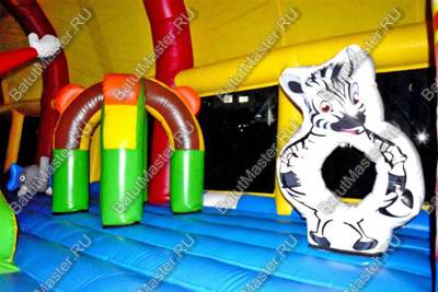 Коммерческий надувной батут "Веселый дом и звери в нём" с крышей 11*6*6 м