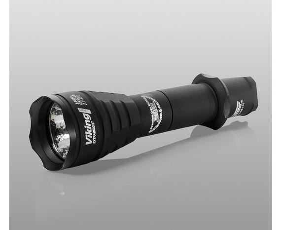 Тактический фонарь Armytek Viking Pro теплый свет