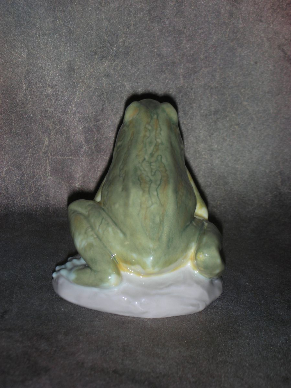 Статуэтка. Фарфор. Лягушка на камне. Lladro. Испания