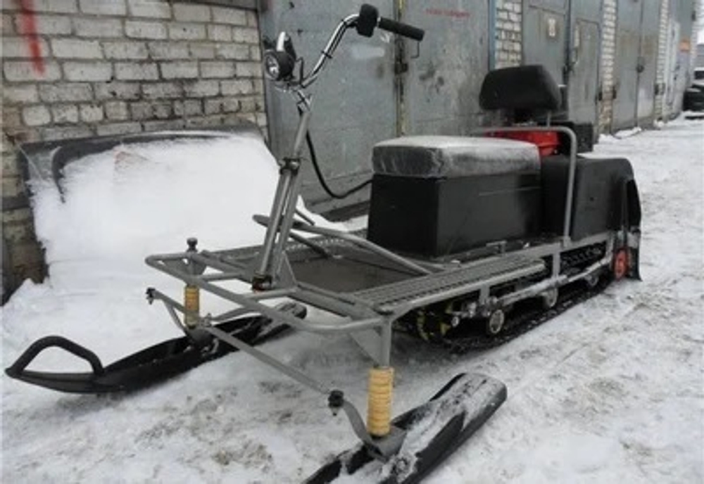 Мотобуксировщик "РАЗГУЛЯЙ-15 КОМФОРТ" с лыжным модулем