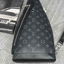 Сумка-мессенджер Louis Vuitton