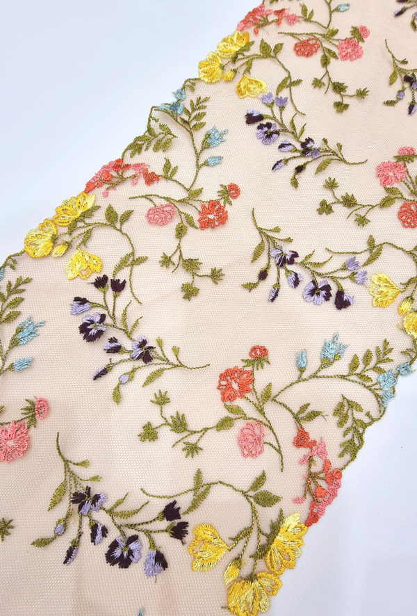 Вышивка на сетке неэластичная полевые цветы К023