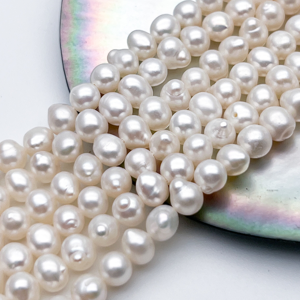 Жемчуг, размер около 5,5 мм, цена за отрезок 19 см (1/2 нити)