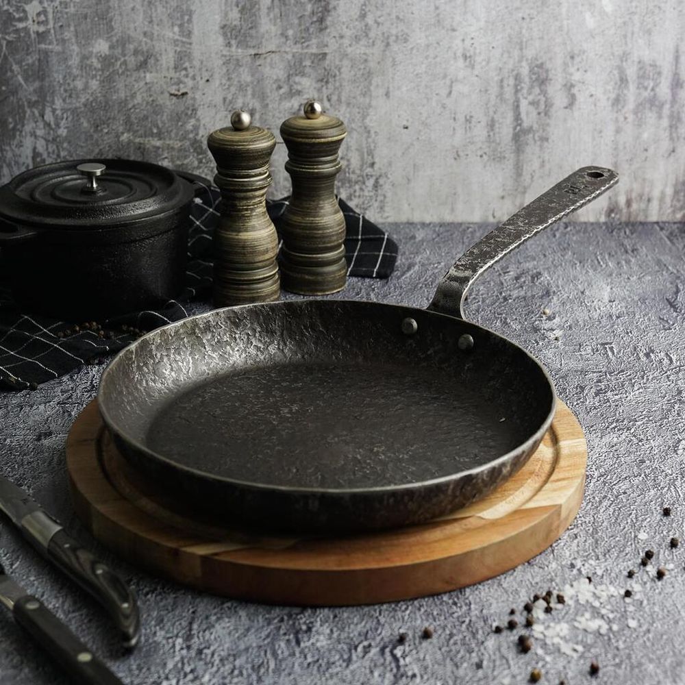 Сковорода для подачи 24 см h3,3 см круглая " " углерод. сталь ИНДУКЦИЯ P.L.