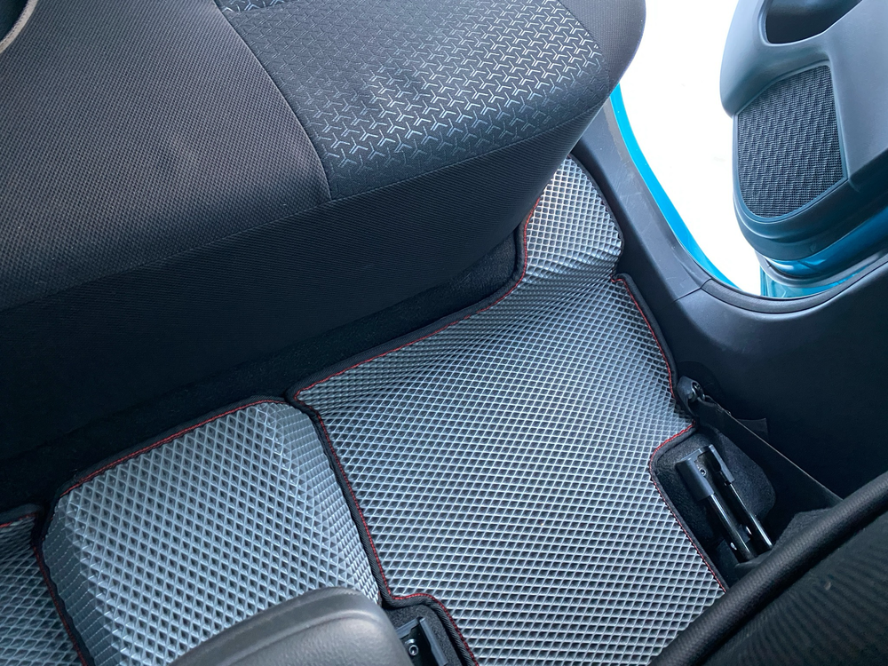 Toyota Raize 1 поколение (11.2019 - ) правый руль