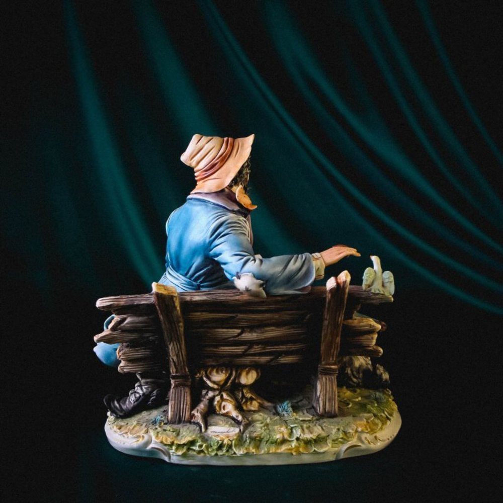 Фарфоровая мануфактура Capodimonte «Отдых на лавочке»