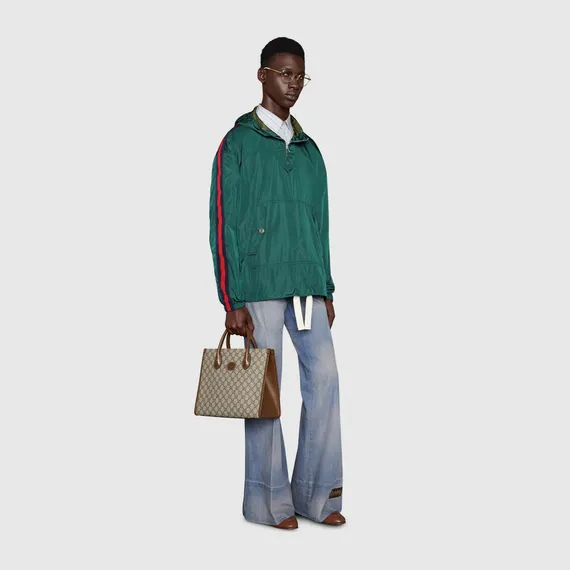 Маленькая сумка-тоут Gucci GG Supreme из парусины бежевый