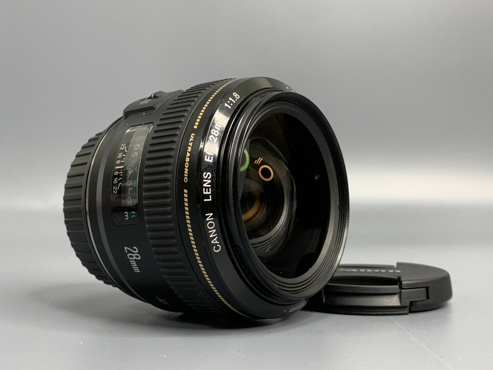Canon EF 28mm 1.8 USM царапина на линзе