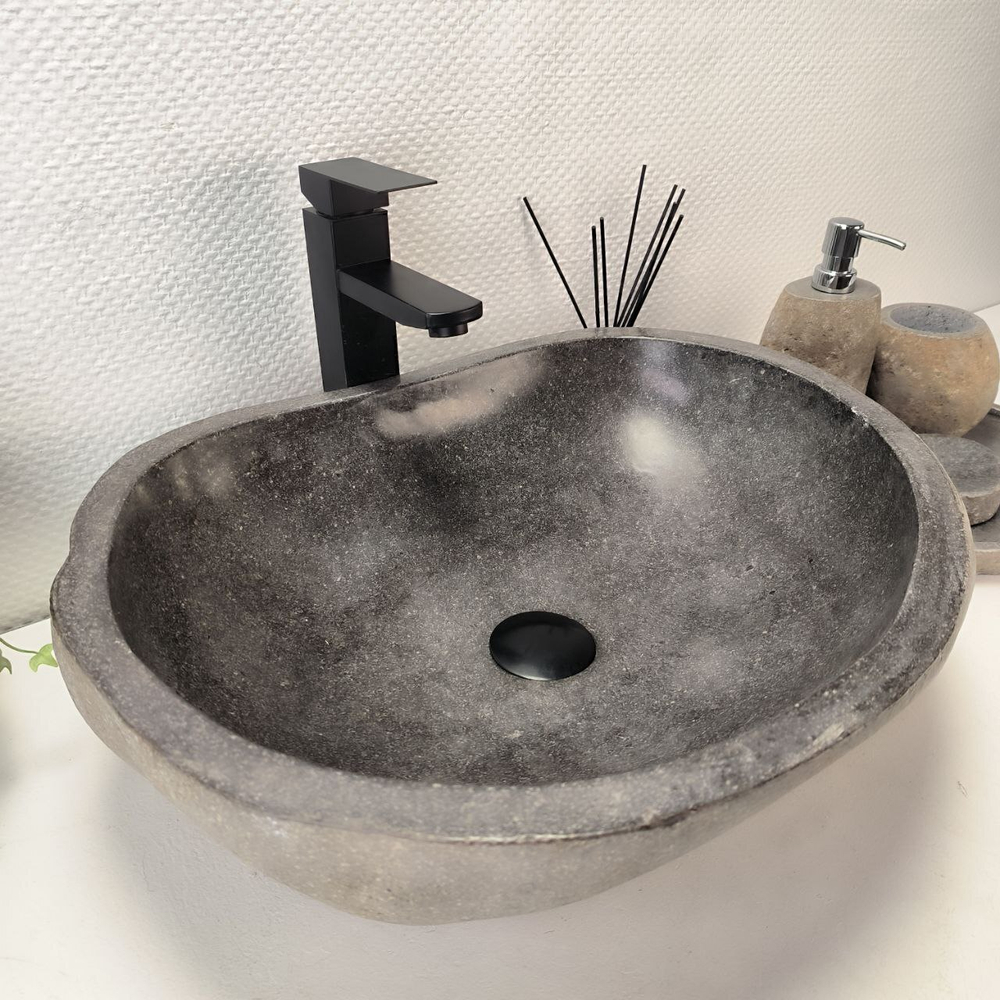 Раковина из речного камня RS63443 (52*42*15) 0123