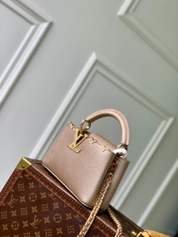 Louis Vuitton Capucines Mini