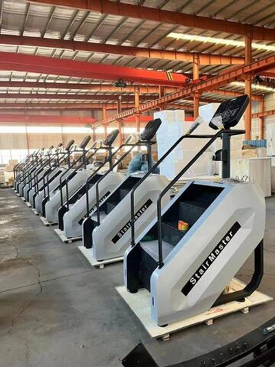 Силовой тренажёр, беговая дорожка
