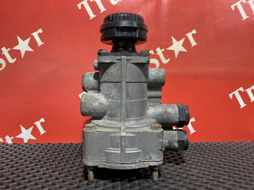 Кран управления тормозами прицепа