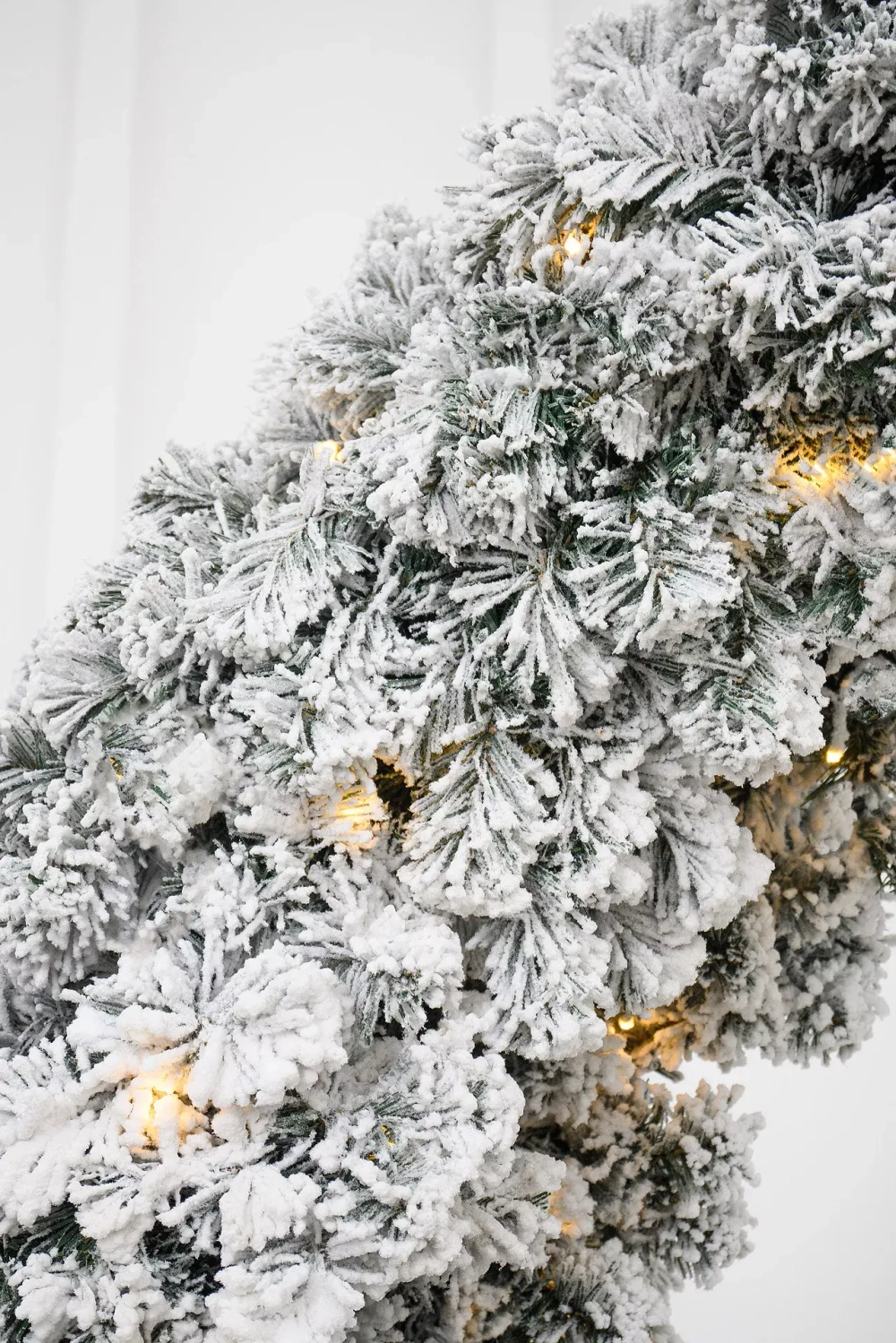 Хвойная арка Карельская 240*160 см. заснеженная, 260 теплых-белых Led ламп, ПВХ, ЕлкиТорг (28011)