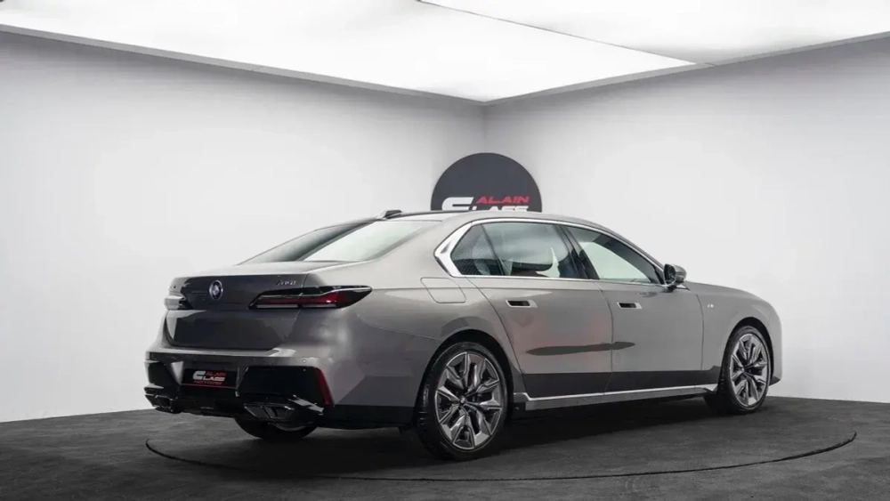 BMW 7 серии 760i xDrive, 2023
