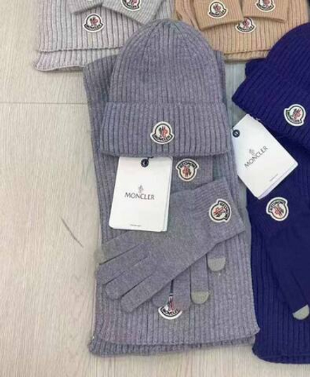 Комплект шапка, шарф, перчатки Moncler
