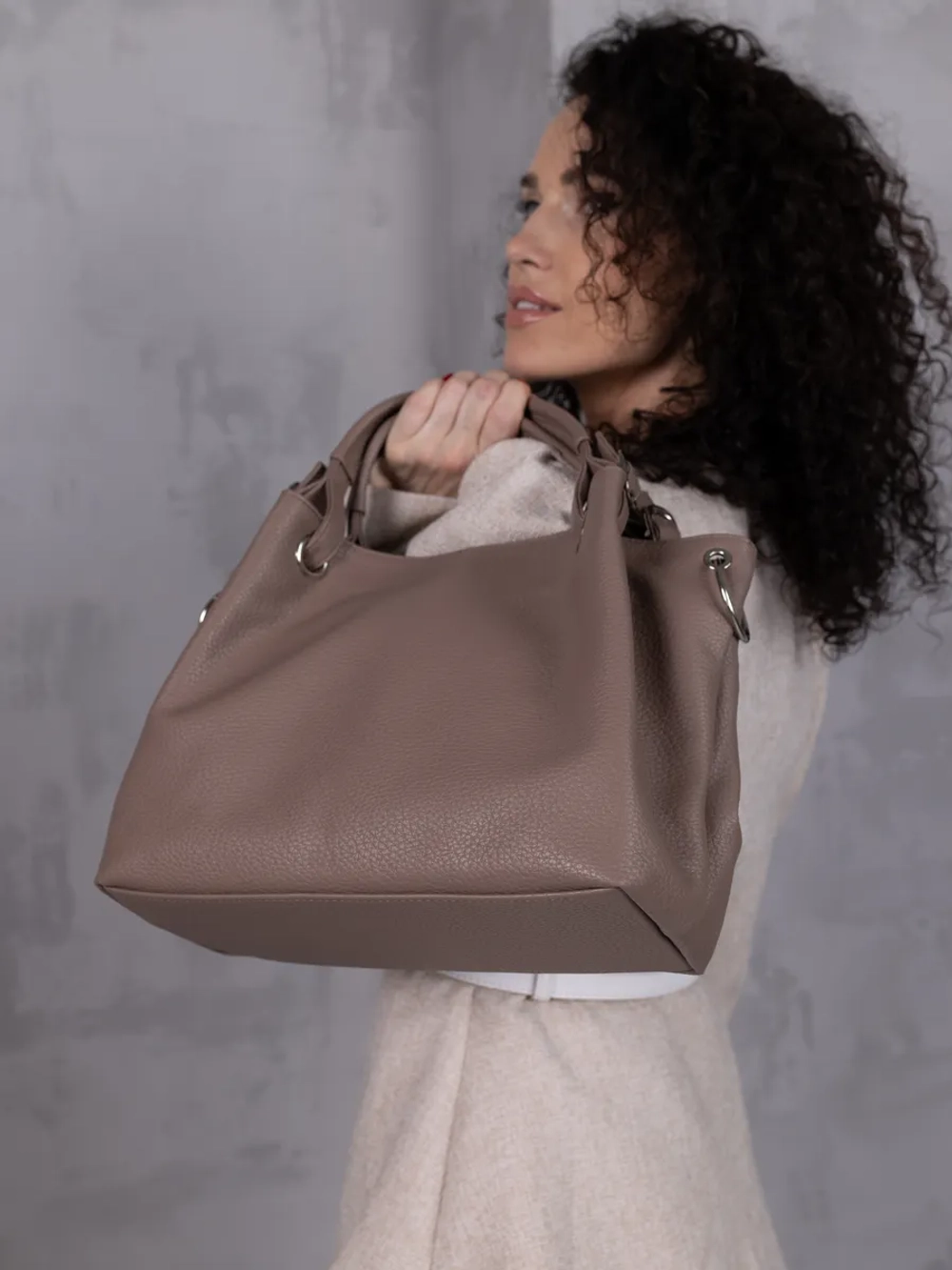 Сумка через плечо средняя тоут классическая