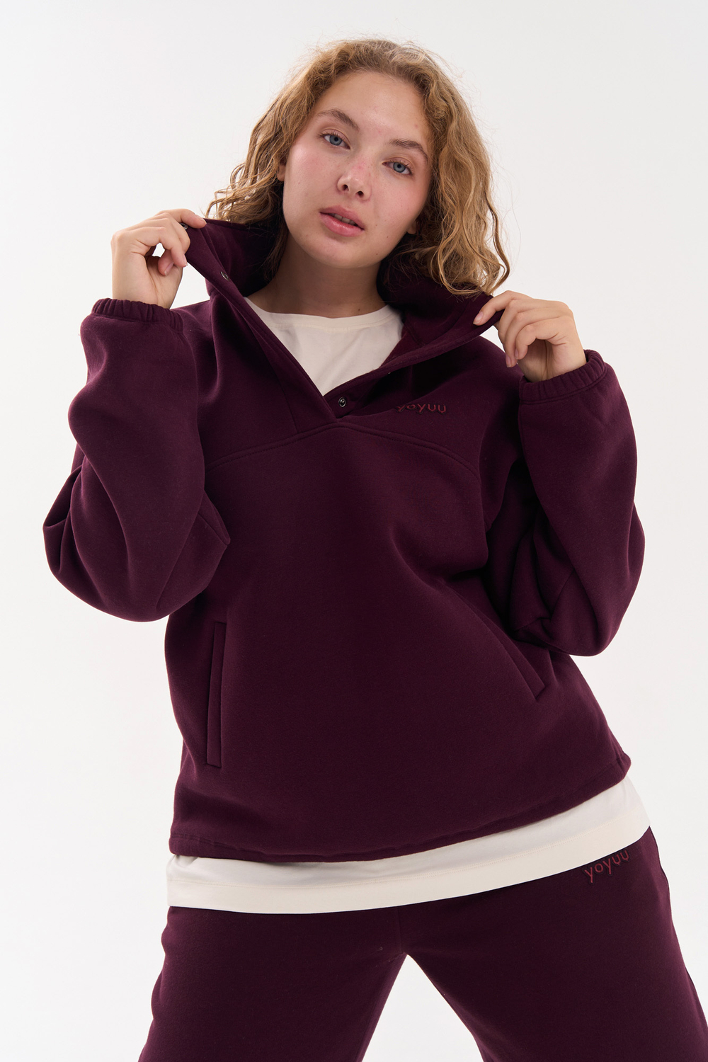 Свитшот с воротником на кнопках из футера с начесом в винном цвете