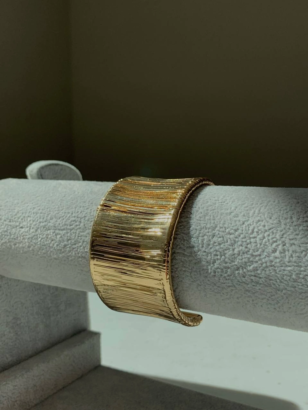 Браслет под золото ребристый