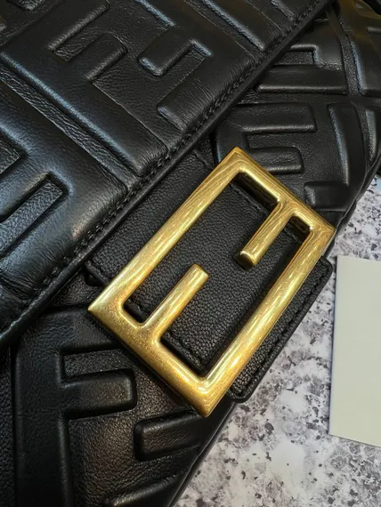 Сумка из кожи Fendi Baguette черный