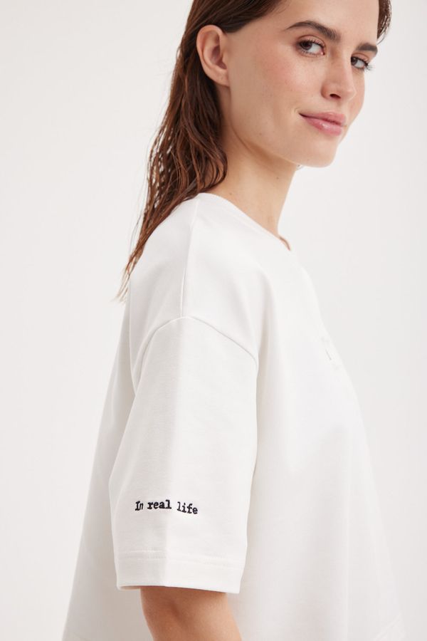 Футболка укороченная из плотного трикотажа 