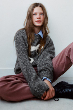 ZARA РАСКЛЕШЕННЫЕ ДЖИНСЫ С ЗАКЛЕПКАМИ Z3D, ФУКСИЯ