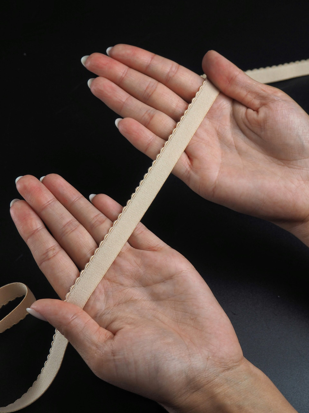 Резинка отделочная светло-бежевая ажурная ширина 12 мм с учетом фестона