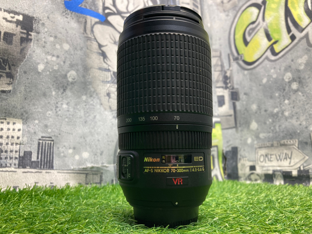Nikon 70-300mm 4.5-5.6G ED-IF AF-S VR