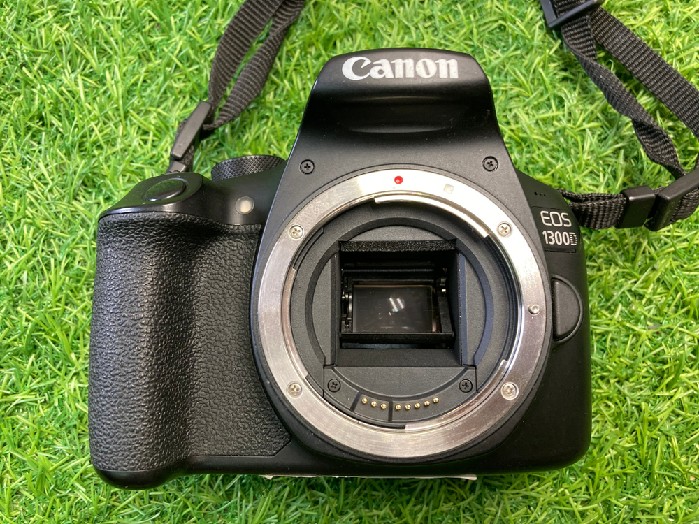 Canon 1300D kit 18-55mm IS III Покупка/Продажа