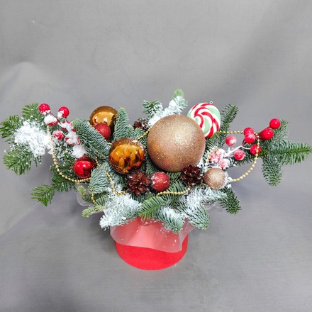 Новогодняя композиция в шляпной коробке