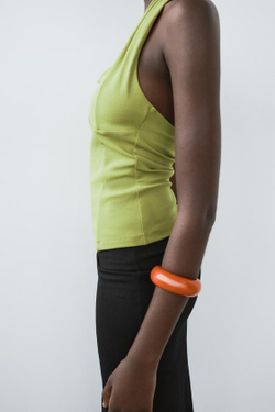 ZARA ЭЛАСТИЧНЫЙ ТОП С ГОРЛОВИНОЙ ХАЛТЕР И СБОРКОЙ, ФИСТАШКОВЫЙ