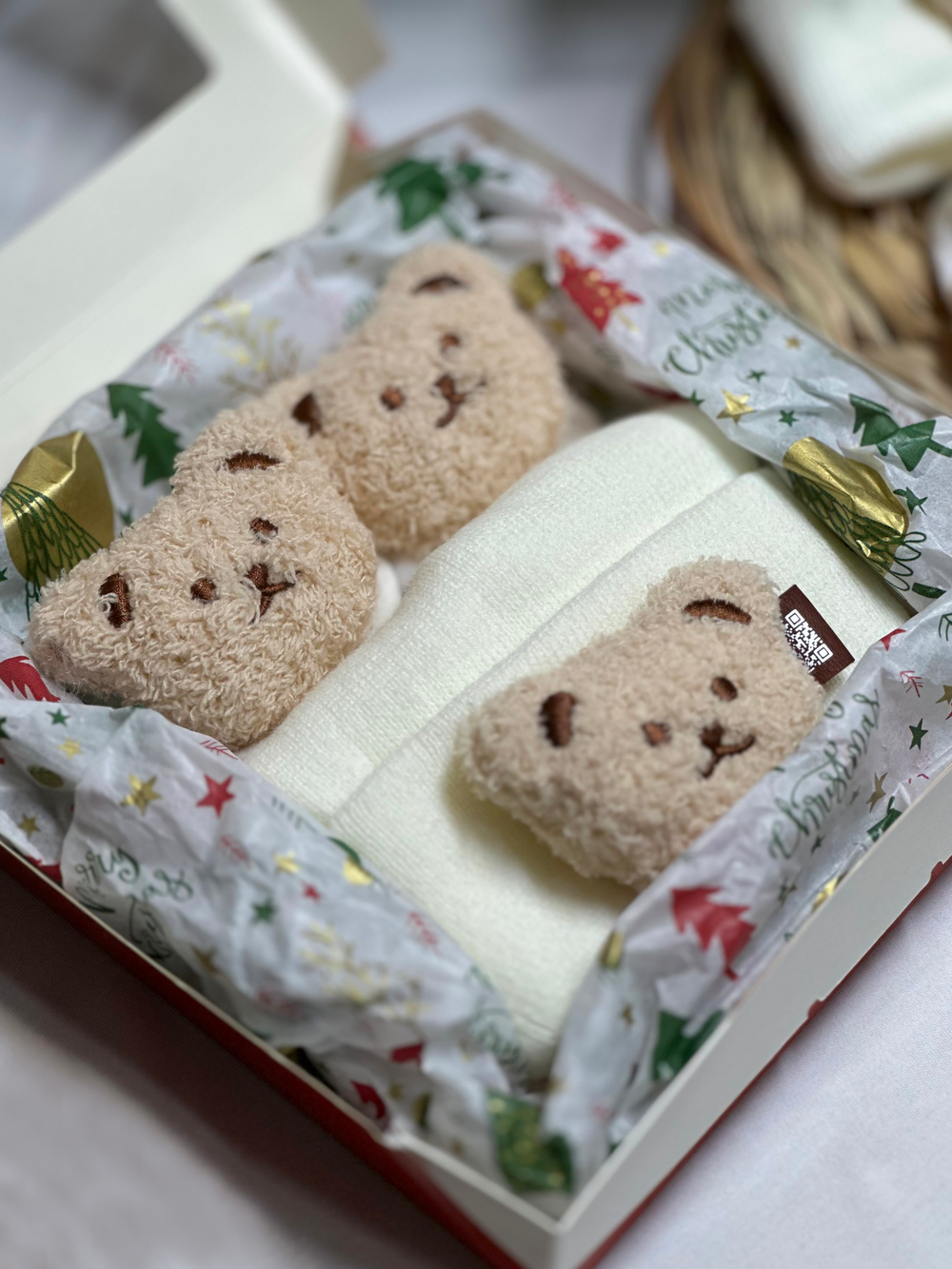 Набор Три Медведя( шапочка+ пинетки)