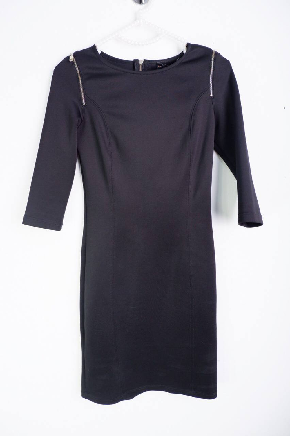 Платье Bershka сдержанное, маркировка S, визуально 44 размер