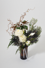 стильный букет с хризантемой Виена и каллами