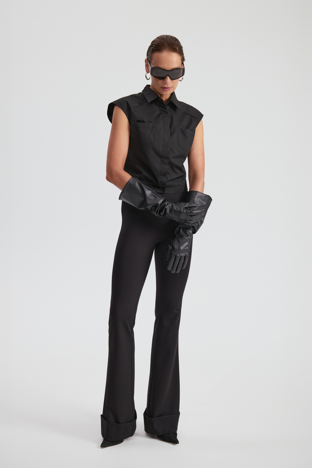 Брюки черные с отворотом